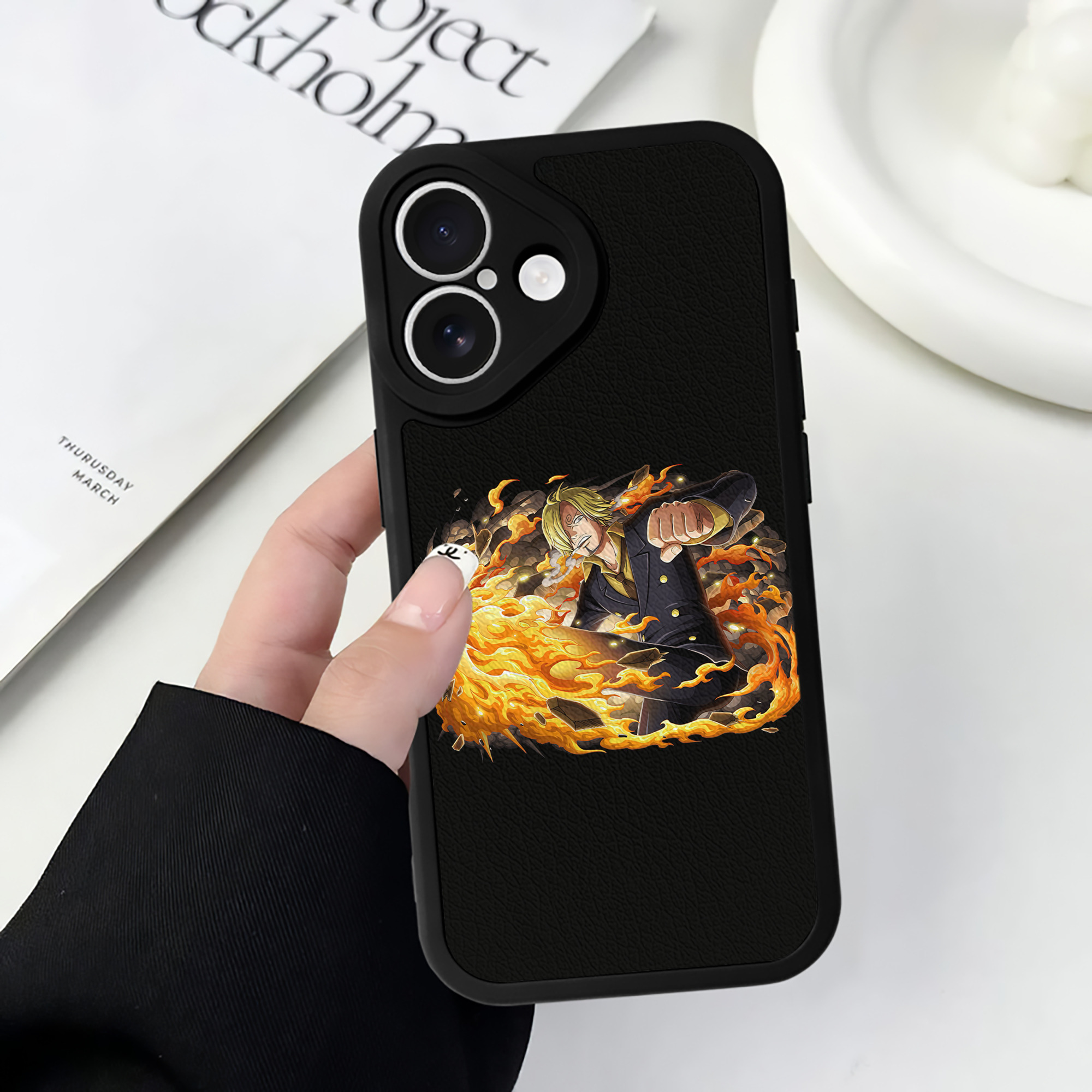 （画像用） ワンピース サンジ ONE PIECE Sanji 【iPhone 16シリーズ対応】シリコンスマホケース（レザー調） 材質：シリコン
